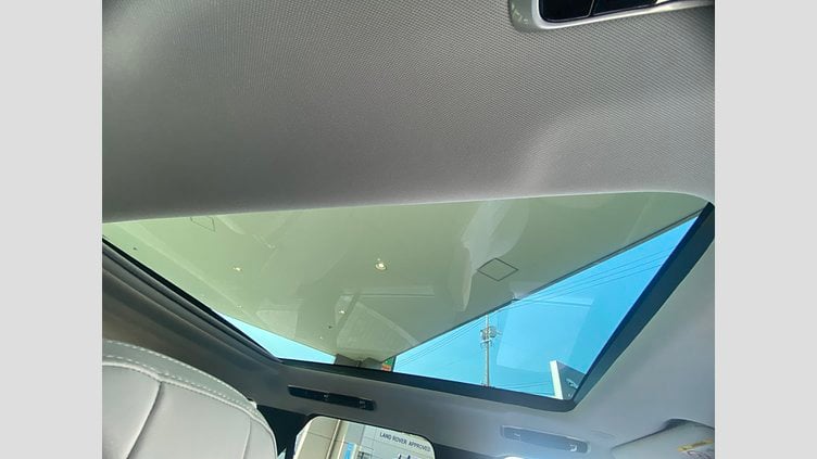 2024 認定中古車 Land Rover Range Rover Sport オストゥーニパールホワイト P550eプラグインハイブリッド（ガソリン） スタンダードホイールベース Dynamic SE