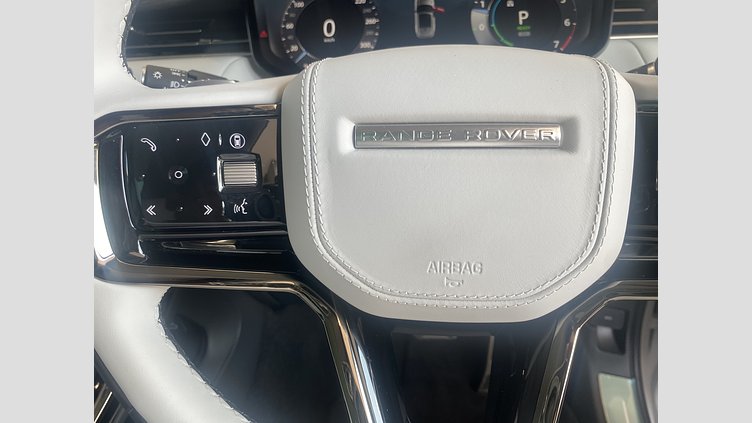 2024 認定中古車 Land Rover Range Rover Sport オストゥーニパールホワイト P550eプラグインハイブリッド（ガソリン） スタンダードホイールベース Dynamic SE