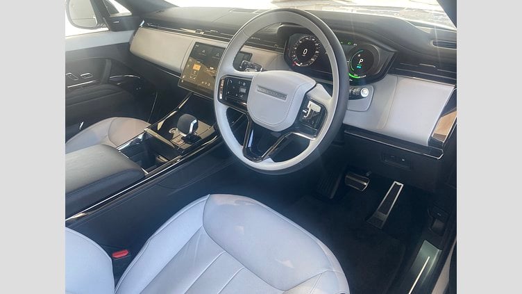 2024 認定中古車 Land Rover Range Rover Sport オストゥーニパールホワイト P550eプラグインハイブリッド（ガソリン） スタンダードホイールベース Dynamic SE