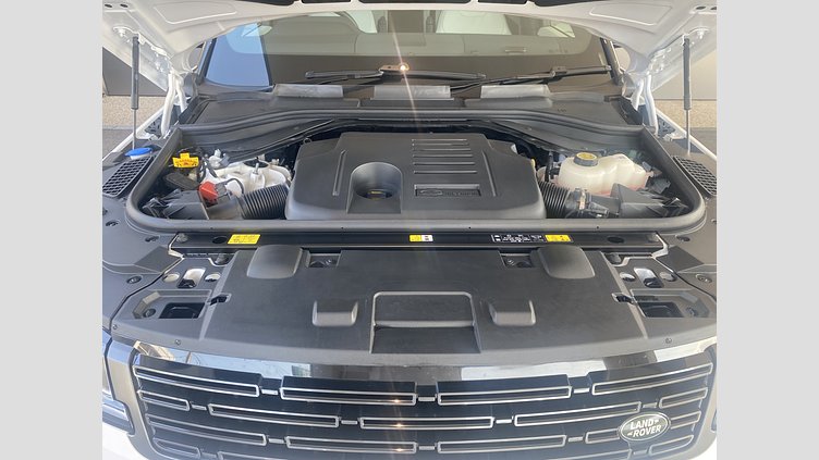 2024 認定中古車 Land Rover Range Rover Sport オストゥーニパールホワイト P550eプラグインハイブリッド（ガソリン） スタンダードホイールベース Dynamic SE