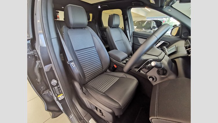2024 認定中古車 Land Rover Discovery Sport カルパチアングレイ D200マイルドハイブリッド（ディーゼル） 標準ホイール DYNAMIC SE