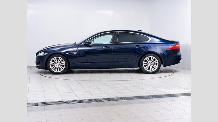 2016 認定中古車 Jaguar XF Loire Blue 204DT プレステージ