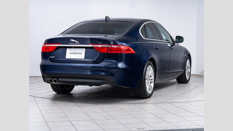 2016 認定中古車 Jaguar XF Loire Blue 204DT プレステージ