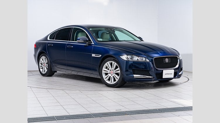 2016 認定中古車 Jaguar XF Loire Blue 204DT プレステージ