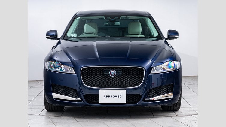 2016 認定中古車 Jaguar XF Loire Blue 204DT プレステージ