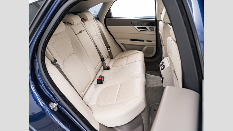 2016 認定中古車 Jaguar XF Loire Blue 204DT プレステージ