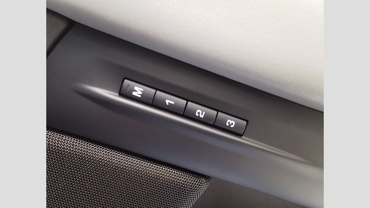 2023 認定中古車 Land Rover Range Rover Evoque カルパチアングレイ P300eプラグインハイブリッド（ガソリン） スタンダードホイールベース DYNAMIC HSE