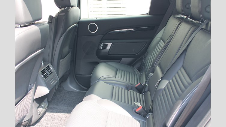 2024 認定中古車 Land Rover Discovery シリコンシルバー D300マイルドハイブリッド（ディーゼル） スタンダードホイールベース S