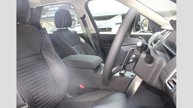 2024 認定中古車 Land Rover Discovery シリコンシルバー D300マイルドハイブリッド（ディーゼル） スタンダードホイールベース S