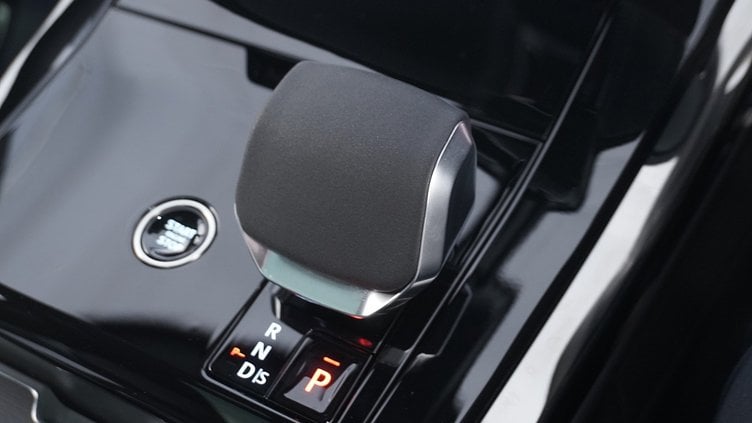 2025 Approved Land Rover Range Rover Sport Fuji White D300 DYNAMIC SE