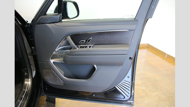 2024 認定中古車 Land Rover Range Rover サントリーニブラック P530 AWD（AT） スタンダードホイールベース Autobiography