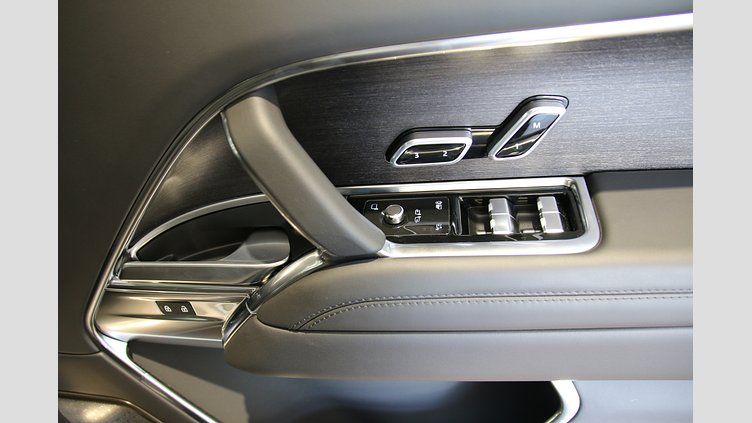 2024 認定中古車 Land Rover Range Rover サントリーニブラック P530 AWD（AT） スタンダードホイールベース Autobiography