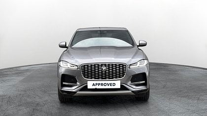 F-Pace 1
