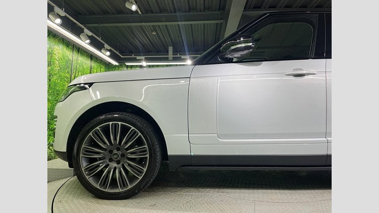 2019 認定中古車 Land Rover Range Rover ユーロンホワイト 3.0リッターTDV6ディーゼル（258 PS） スタンダードホイールベース VOGUE