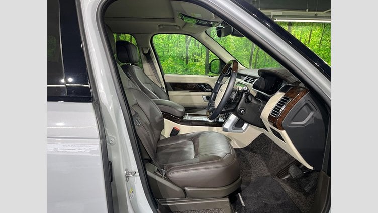 2019 認定中古車 Land Rover Range Rover ユーロンホワイト 3.0リッターTDV6ディーゼル（258 PS） スタンダードホイールベース VOGUE