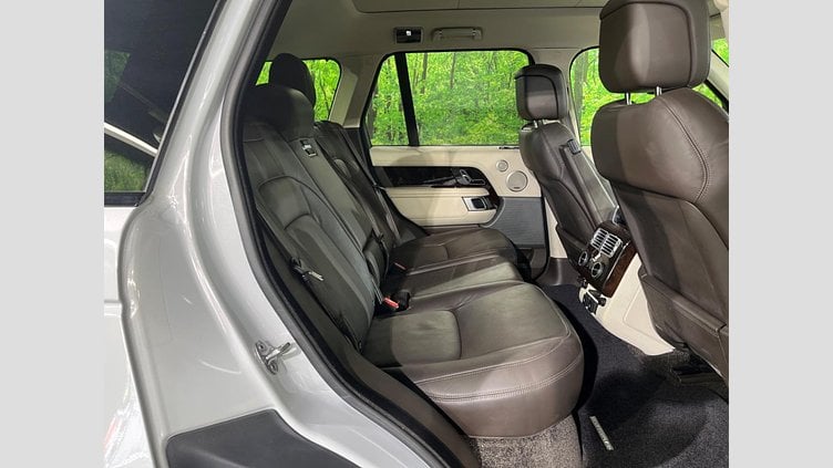 2019 認定中古車 Land Rover Range Rover ユーロンホワイト 3.0リッターTDV6ディーゼル（258 PS） スタンダードホイールベース VOGUE