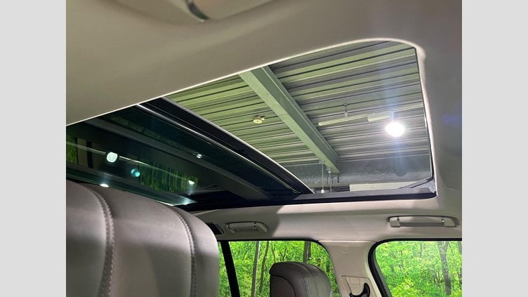 2019 認定中古車 Land Rover Range Rover ユーロンホワイト 3.0リッターTDV6ディーゼル（258 PS） スタンダードホイールベース VOGUE