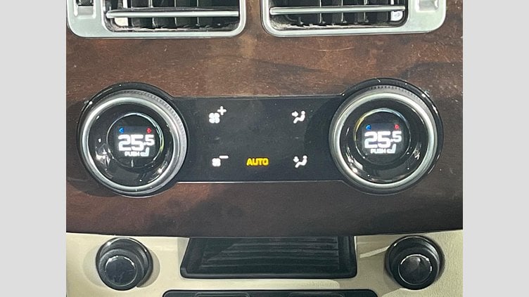 2019 認定中古車 Land Rover Range Rover ユーロンホワイト 3.0リッターTDV6ディーゼル（258 PS） スタンダードホイールベース VOGUE