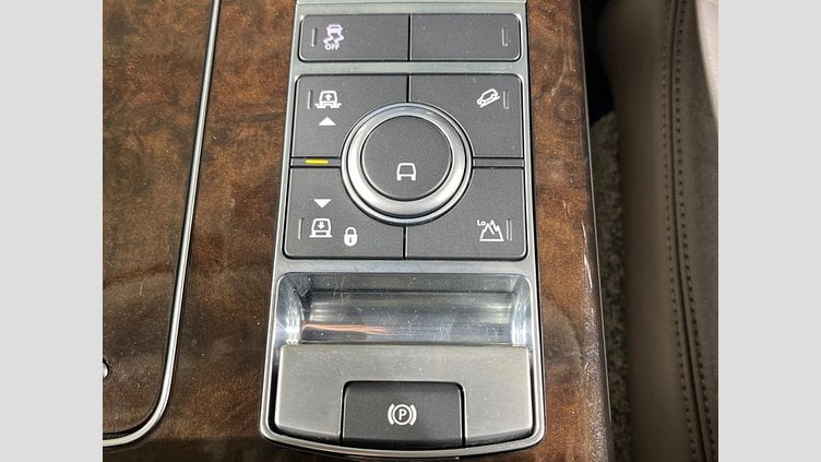 2019 認定中古車 Land Rover Range Rover ユーロンホワイト 3.0リッターTDV6ディーゼル（258 PS） スタンダードホイールベース VOGUE