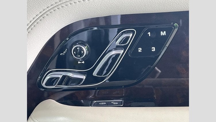 2019 認定中古車 Land Rover Range Rover ユーロンホワイト 3.0リッターTDV6ディーゼル（258 PS） スタンダードホイールベース VOGUE