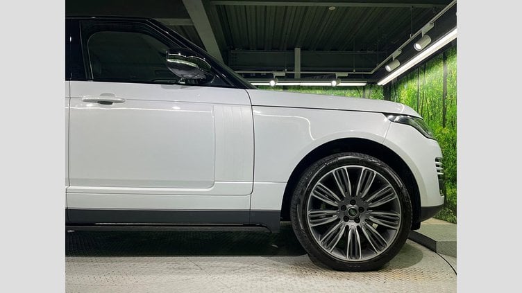 2019 認定中古車 Land Rover Range Rover ユーロンホワイト 3.0リッターTDV6ディーゼル（258 PS） スタンダードホイールベース VOGUE