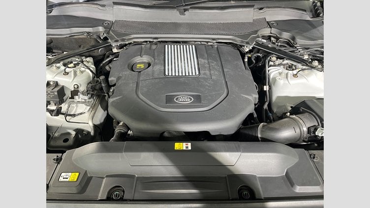 2019 認定中古車 Land Rover Range Rover ユーロンホワイト 3.0リッターTDV6ディーゼル（258 PS） スタンダードホイールベース VOGUE