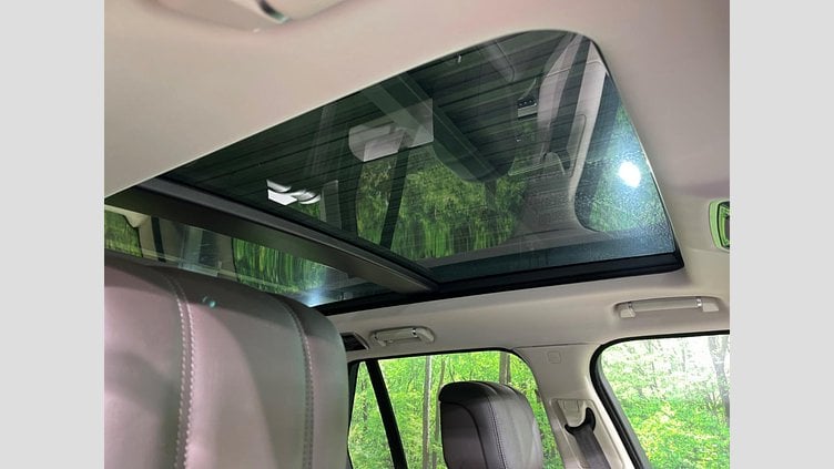 2019 認定中古車 Land Rover Range Rover ユーロンホワイト 3.0リッターTDV6ディーゼル（258 PS） スタンダードホイールベース VOGUE