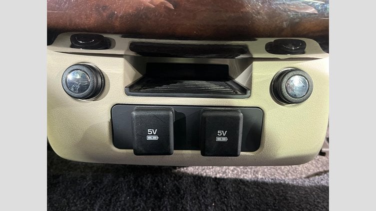 2019 認定中古車 Land Rover Range Rover ユーロンホワイト 3.0リッターTDV6ディーゼル（258 PS） スタンダードホイールベース VOGUE