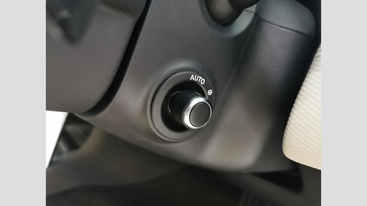 2023 認定中古車 Land Rover Discovery Sport ハクバシルバー D200マイルドハイブリッド（ディーゼル） 標準ホイール DYNAMIC SE