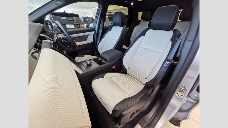 2023 認定中古車 Land Rover Discovery Sport ハクバシルバー D200マイルドハイブリッド（ディーゼル） 標準ホイール DYNAMIC SE