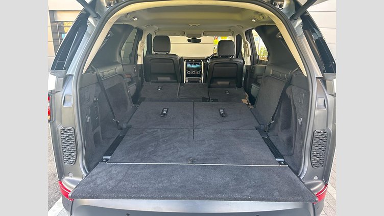 2018 認定中古車 Land Rover Discovery Indus Silver 3.0 litre V6 Supercharged Petrol HSE