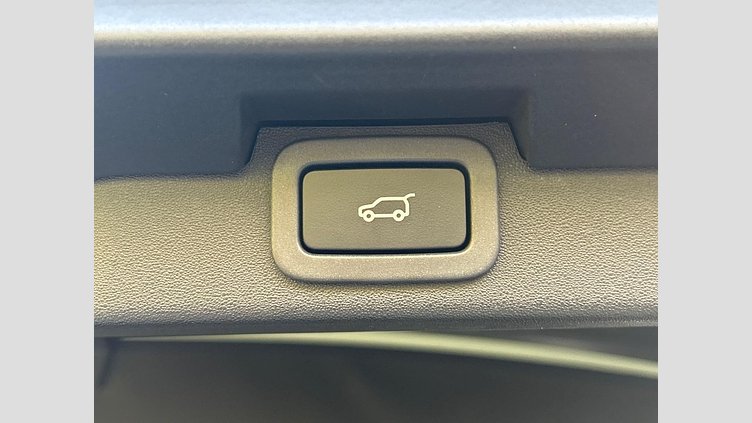 2018 認定中古車 Land Rover Discovery Indus Silver 3.0 litre V6 Supercharged Petrol HSE
