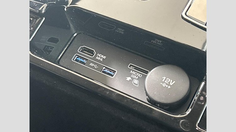 2018 認定中古車 Land Rover Discovery Indus Silver 3.0 litre V6 Supercharged Petrol HSE