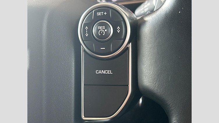 2018 認定中古車 Land Rover Discovery Indus Silver 3.0 litre V6 Supercharged Petrol HSE