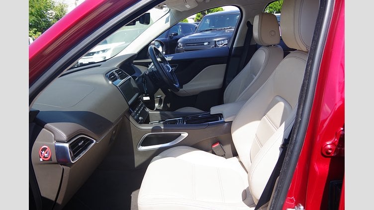 2019 認定中古車 Jaguar F-Pace Firenze Red 2.0L I4 Pet Mid DOHC AJ200 2.0P PURE