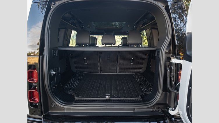2022 Approved Land Rover Defender 110 Fuji White 4x4 - Auto D300 HSE X-Dynamic