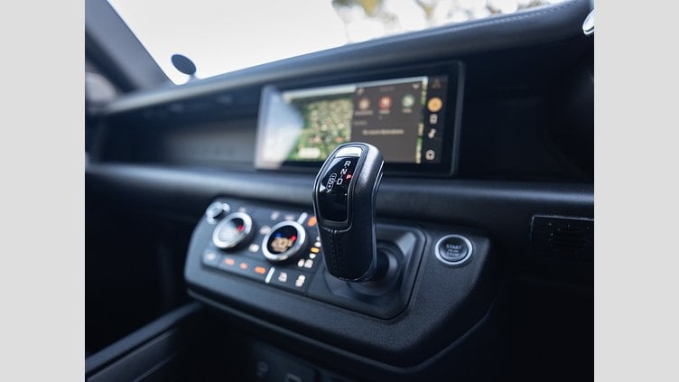 2022 Approved Land Rover Defender 110 Fuji White 4x4 - Auto D300 HSE X-Dynamic