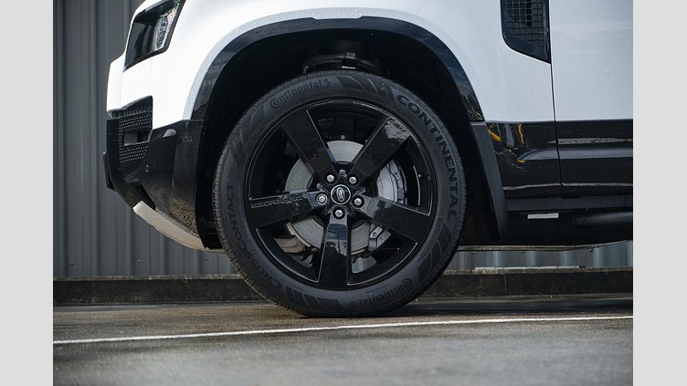 2025 Approved Land Rover Defender 110 Fuji White 110 D300 X-Dynamic HSE