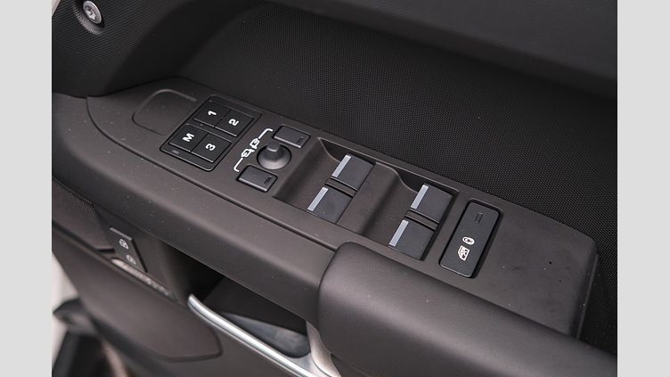 2025 Approved Land Rover Defender 110 Fuji White 110 D300 X-Dynamic HSE