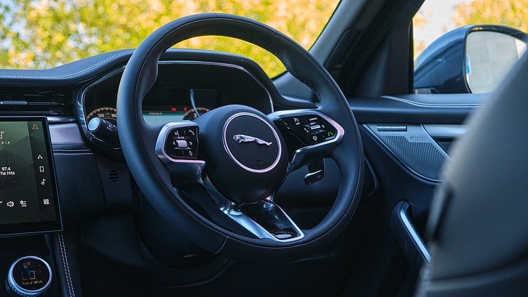 2025 Approved Jaguar F-Pace Santorini Black P250 R-Dynamic SE