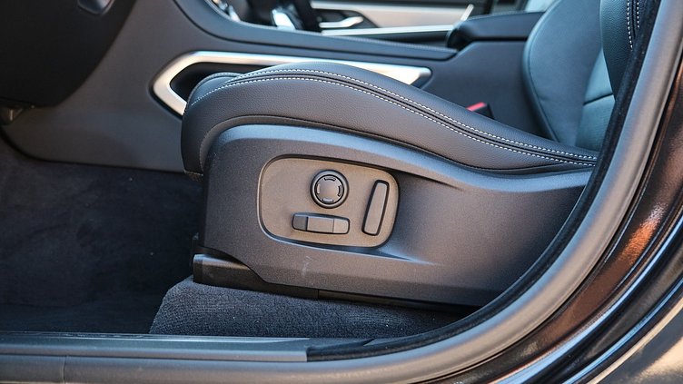 2025 Approved Jaguar F-Pace Santorini Black P250 R-Dynamic SE