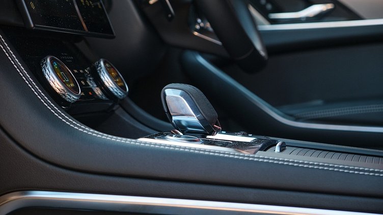 2025 Approved Jaguar F-Pace Santorini Black P250 R-Dynamic SE