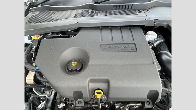 2022 認定中古車 Jaguar E-Pace フジ ホワイト D200 AWD（オートマチック） S