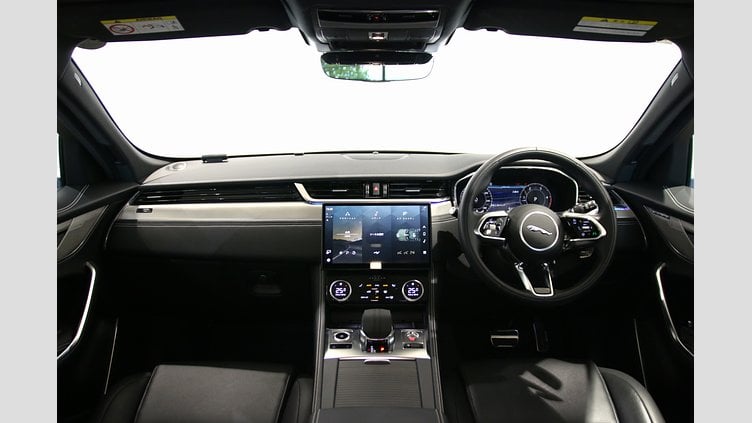 2024 認定中古車 Jaguar F-Pace オストゥーニパールホワイト D200マイルドハイブリッド（ディーゼル） R-DYNAMIC SE