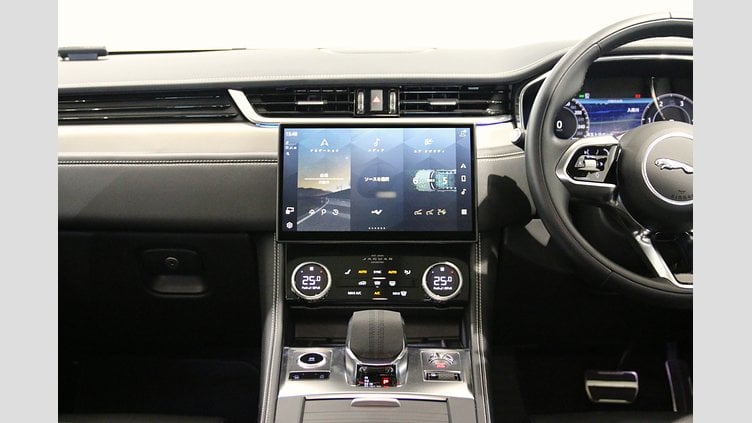 2024 認定中古車 Jaguar F-Pace オストゥーニパールホワイト D200マイルドハイブリッド（ディーゼル） R-DYNAMIC SE