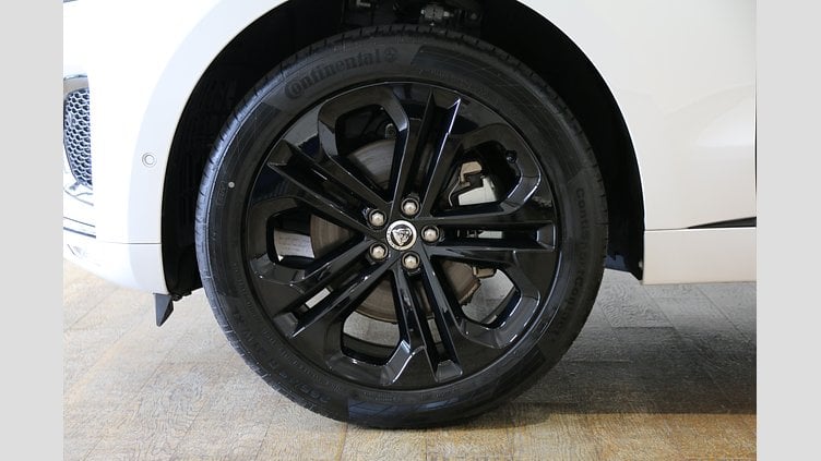 2024 認定中古車 Jaguar F-Pace オストゥーニパールホワイト D200マイルドハイブリッド（ディーゼル） R-DYNAMIC SE