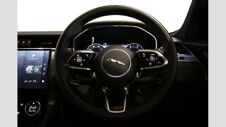 2024 認定中古車 Jaguar F-Pace オストゥーニパールホワイト D200マイルドハイブリッド（ディーゼル） R-DYNAMIC SE