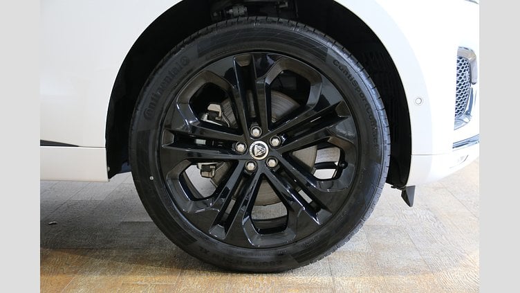 2024 認定中古車 Jaguar F-Pace オストゥーニパールホワイト D200マイルドハイブリッド（ディーゼル） R-DYNAMIC SE