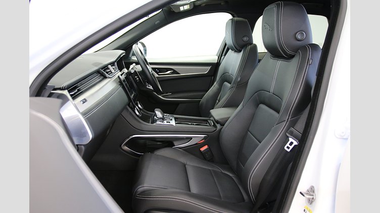 2024 認定中古車 Jaguar F-Pace オストゥーニパールホワイト D200マイルドハイブリッド（ディーゼル） R-DYNAMIC SE