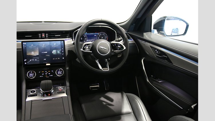 2024 認定中古車 Jaguar F-Pace オストゥーニパールホワイト D200マイルドハイブリッド（ディーゼル） R-DYNAMIC SE